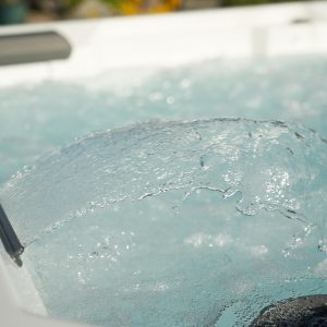 Nước trong bể spa