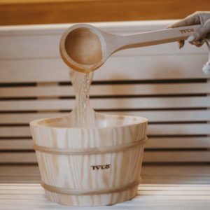 Xô và muôi xông hơi gỗ Tylo