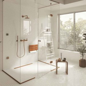 Ghế tắm Amerec Teak trong phòng tắm hơi